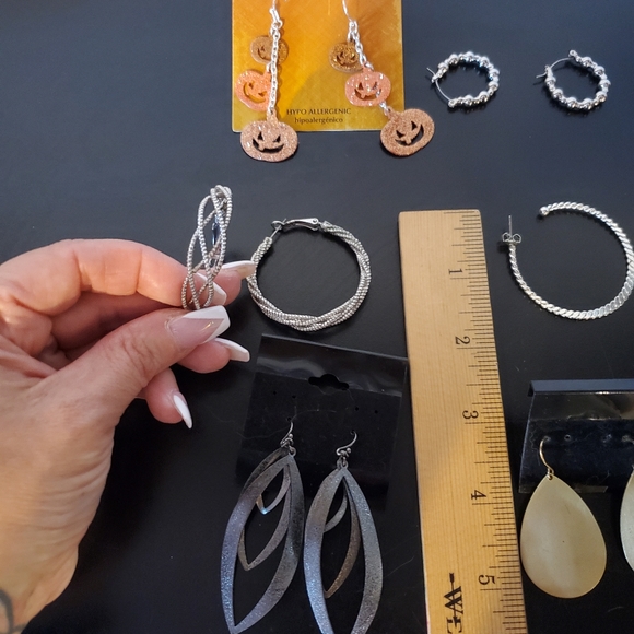 Earring bundle - Picture 3 of 6